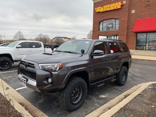 Toyota 4Runner lifted by DSI